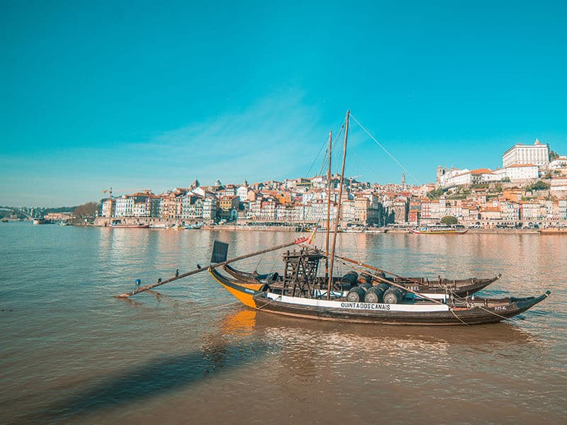 Porto Hafen mit Portwein Schiff