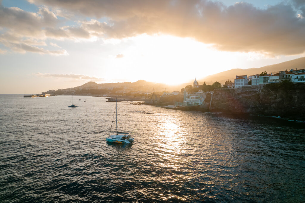Von Lanzarote nach Madeira mit dem Segelboot. 3 Tage gegen Wind und Welle mit einem Katamaran.